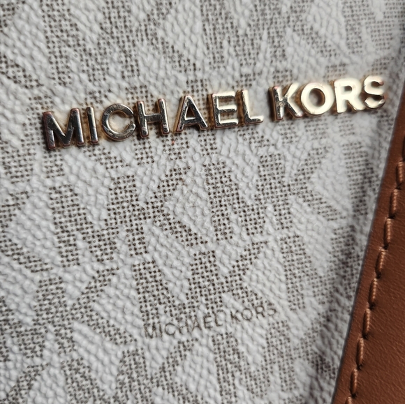 Michael kors jet set large messenger crossbody. - Picture 8 of 9